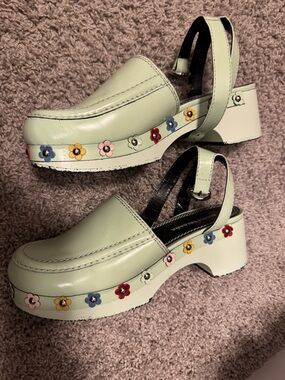 Pastel Green Floral-Trim Clog Sandals
NICOLE SALDAÑA